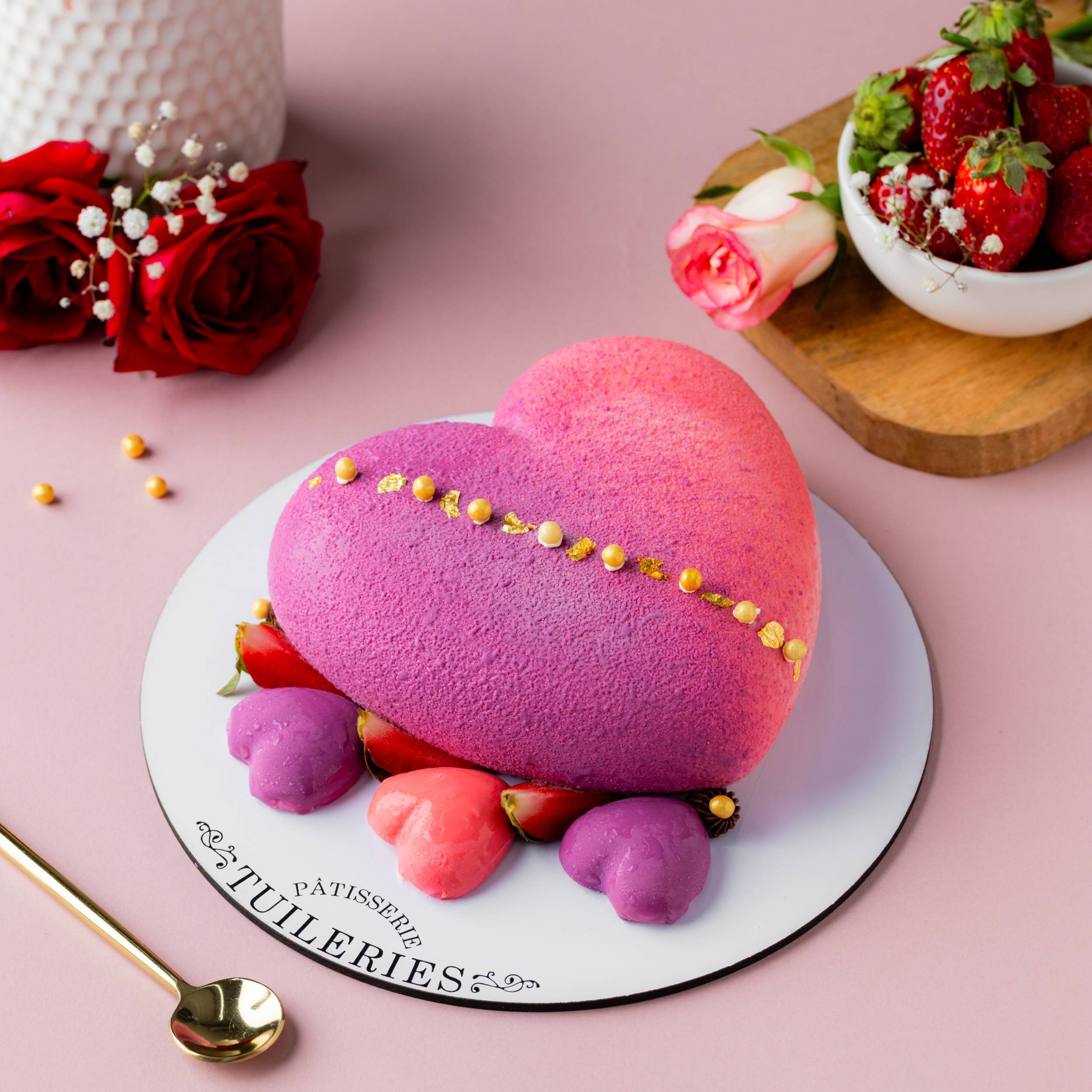 Tuileries Special Eggless Love Cake (Crunchy Nougat) (600-650 gram)