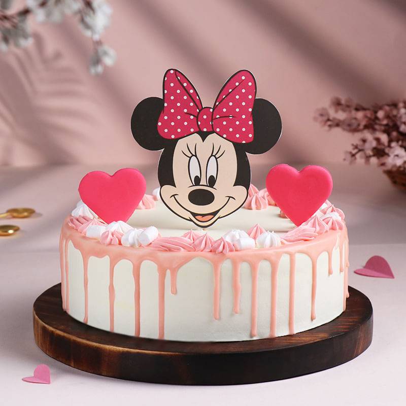 Minnie Love Drizzle Cake
