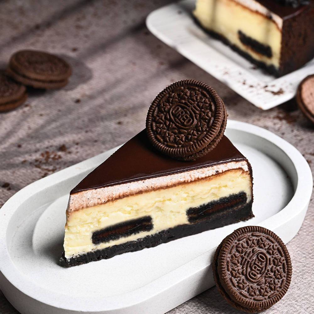 Classic Oreo Cheesecake Slice