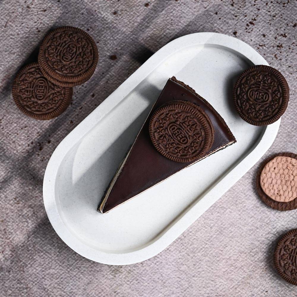 Classic Oreo Cheesecake Slice