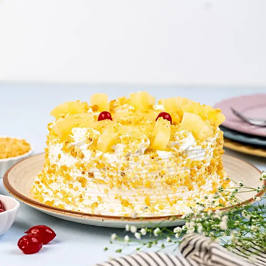 Pineapple With Butterscotch Cake Half Kg