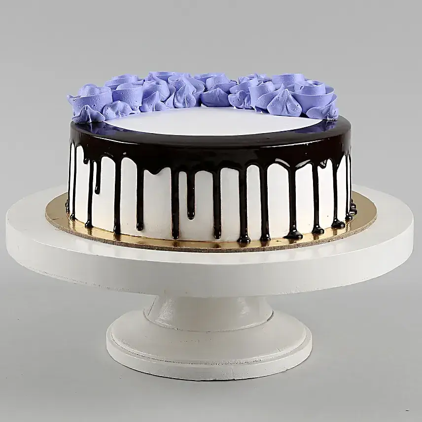 Roses On Top Black Forest Cake- Half Kg