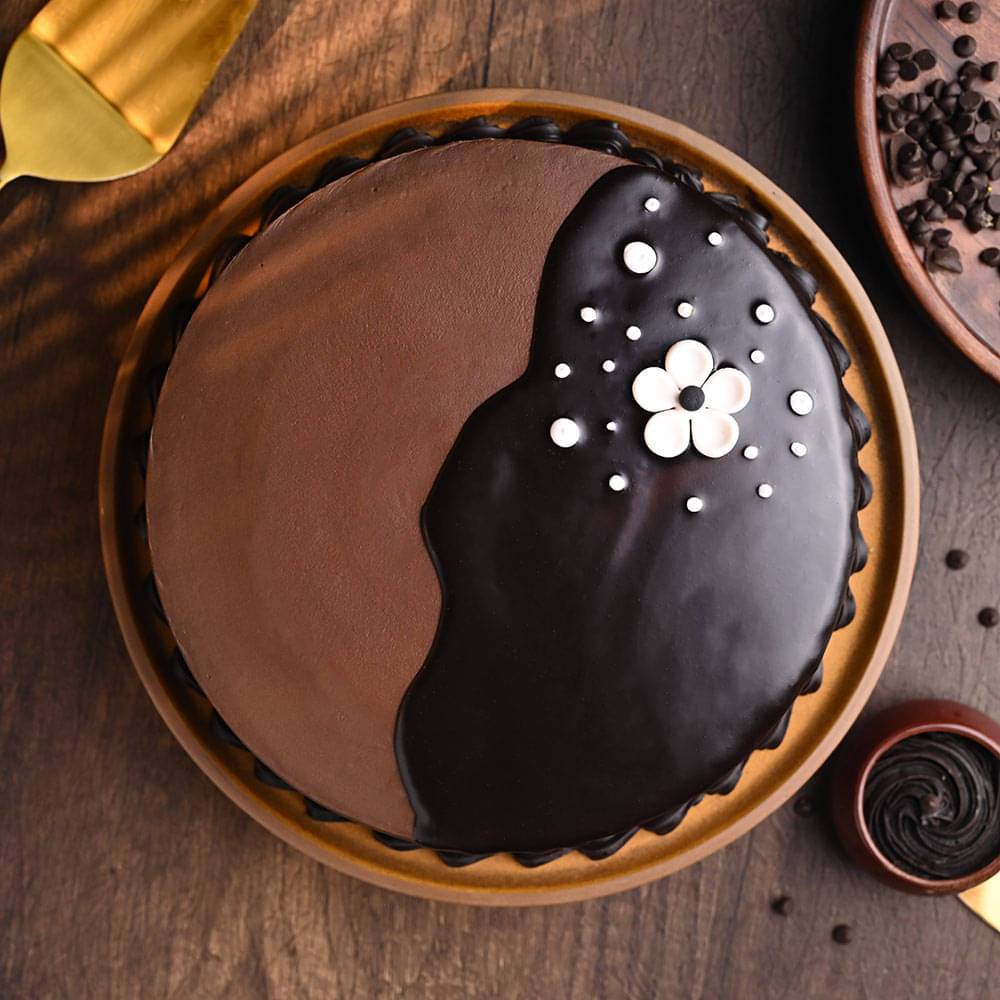 Chocolate Glaze Delicacy Cake