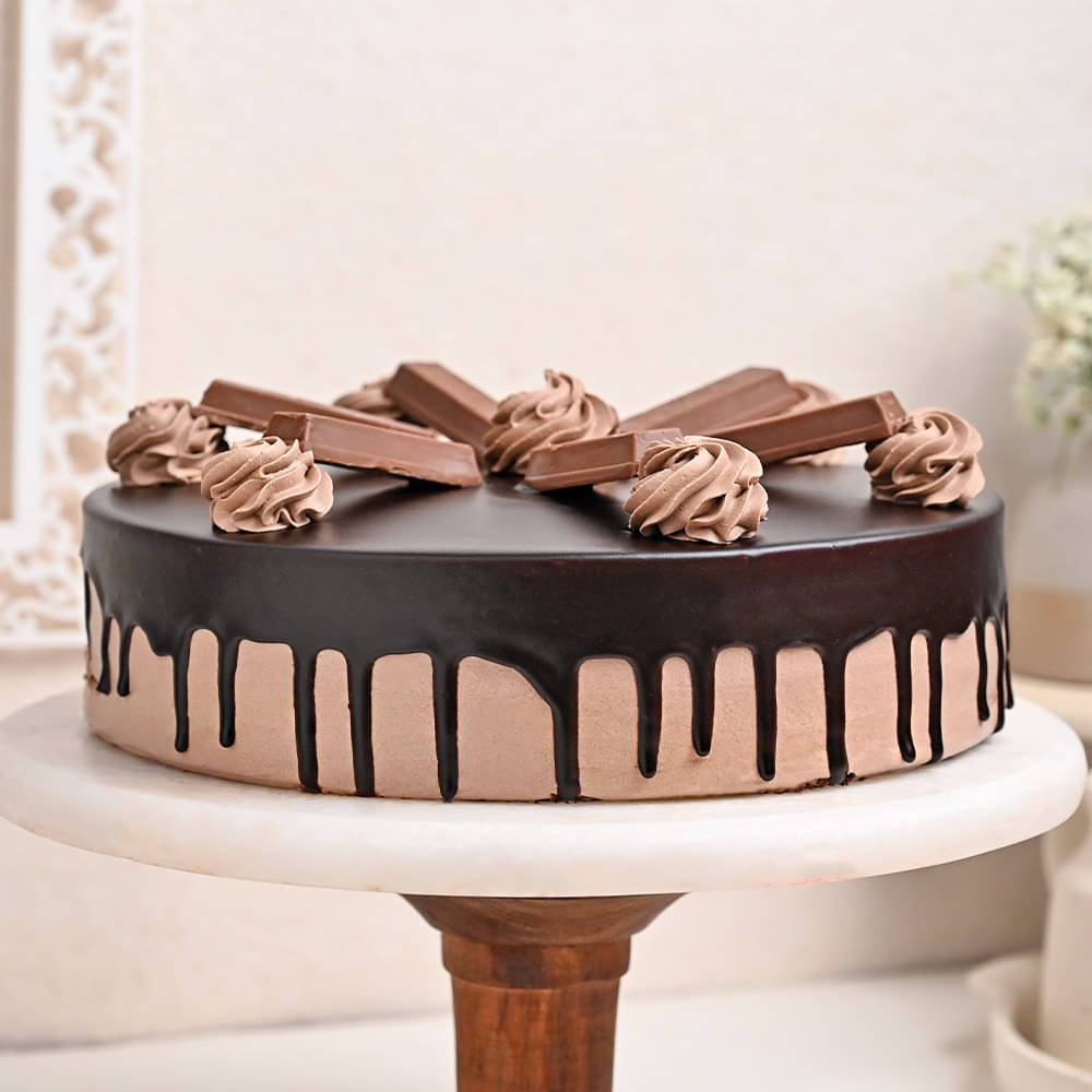 KitKat Crunch Chocolate Cake