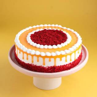 Red Velvet Coffee Drip Cream Cake