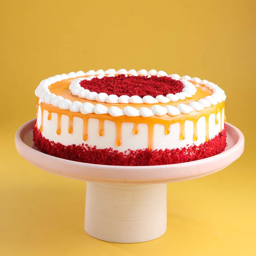 Red Velvet Coffee Drip Cream Cake