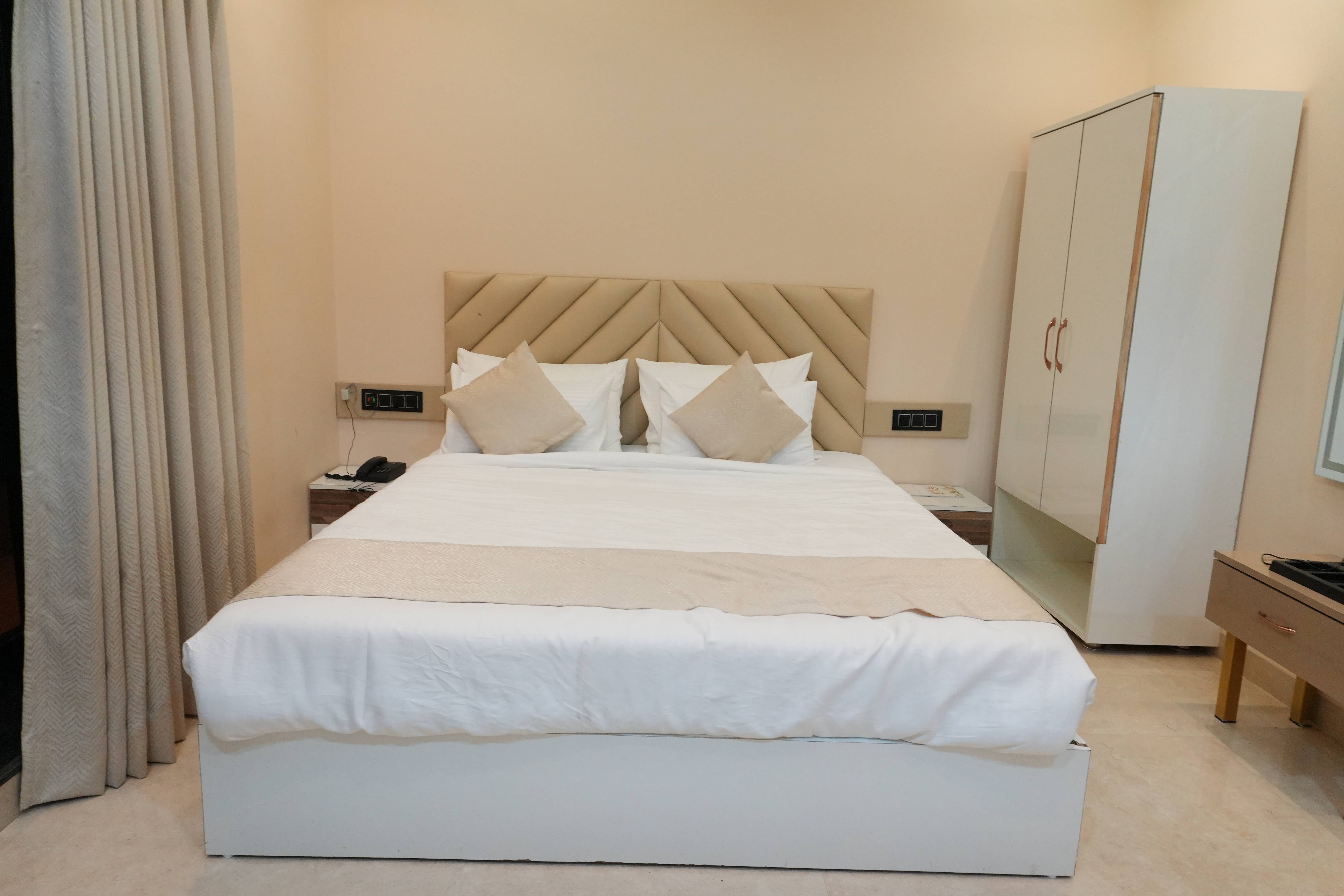 Viraj Hotel & Restaurant