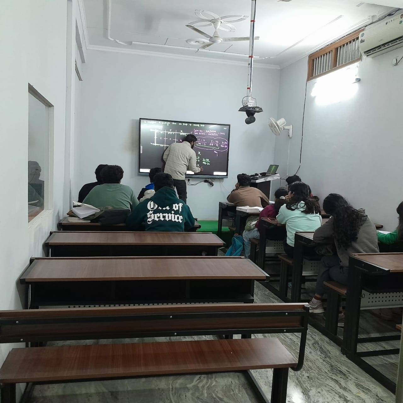 School of Physics - Best JEE Coaching in Gurgaon | Best Physics Teacher in Gurgaon