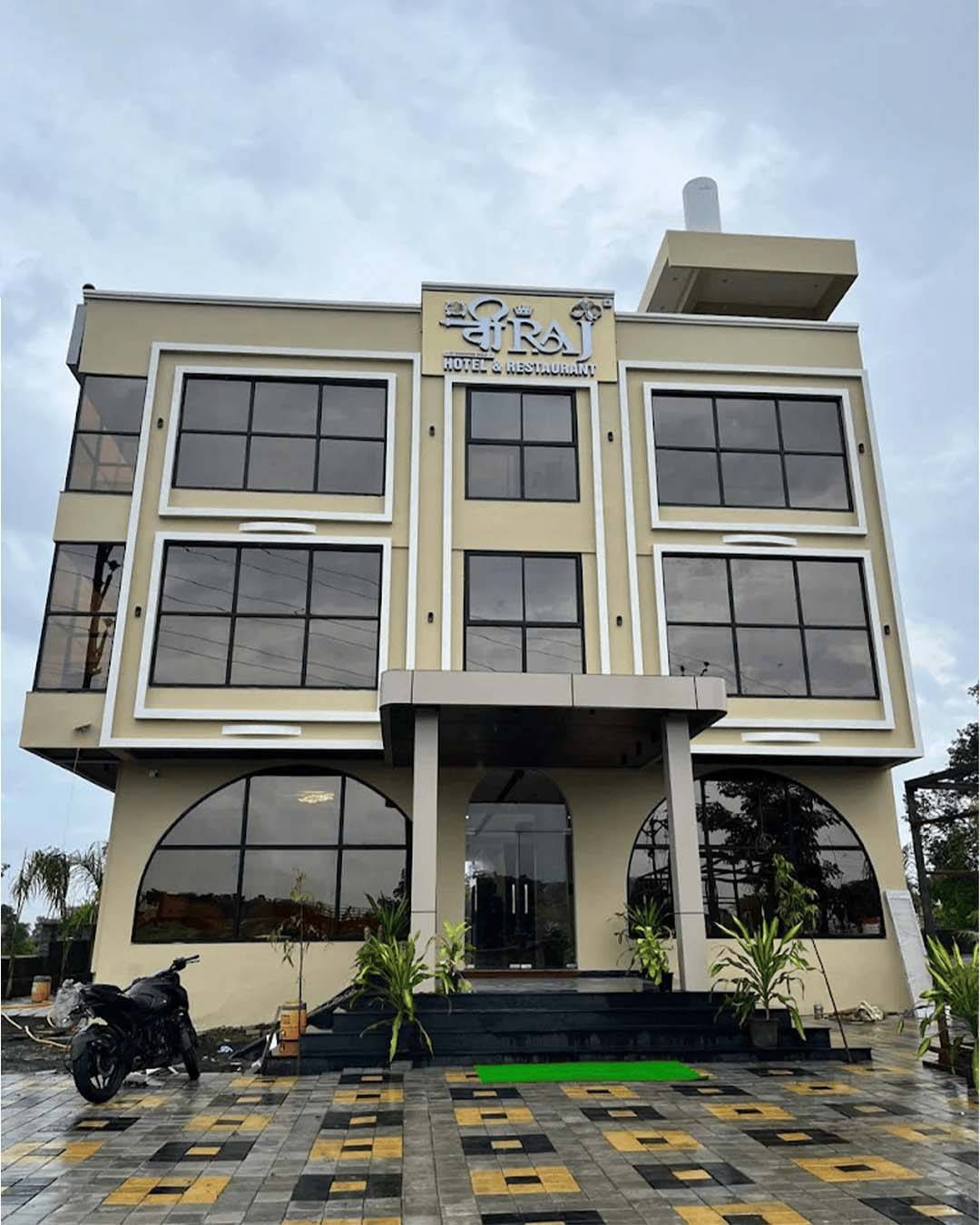 Viraj Hotel & Restaurant